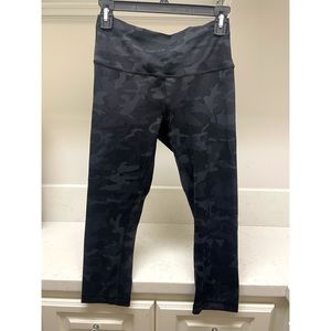 Lululemon Athletica Wunder Under Crop - SZ 8